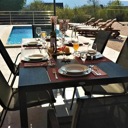 Vila House - Skyline