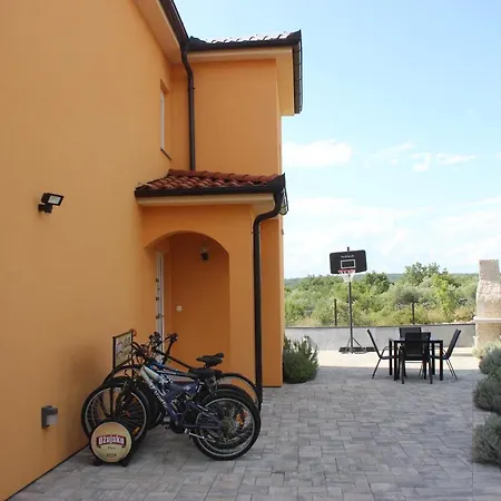 Villa House - Skyline