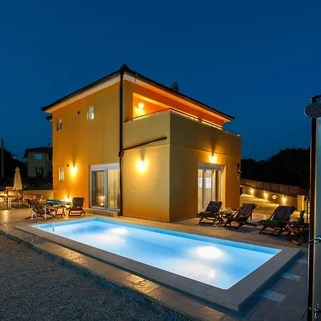 House - Skyline Villa