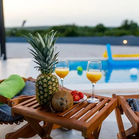 Villa House - Skyline