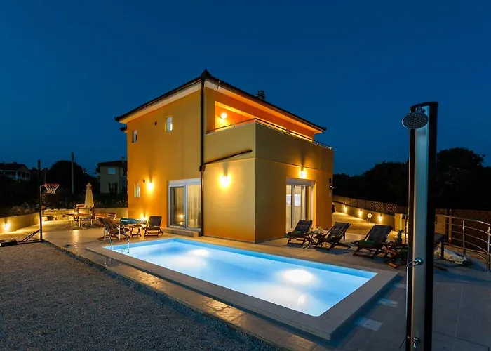 House - Skyline וילה